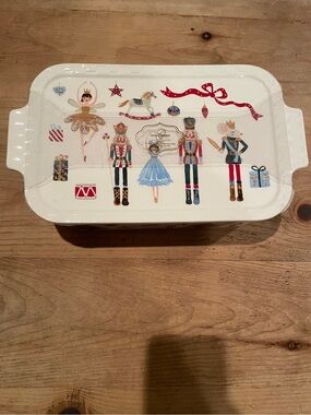 NWT Grace Pantry Lidded Baker Tray Oven Safe Festive Holiday Trivet